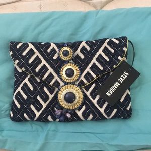 Clutch cross body